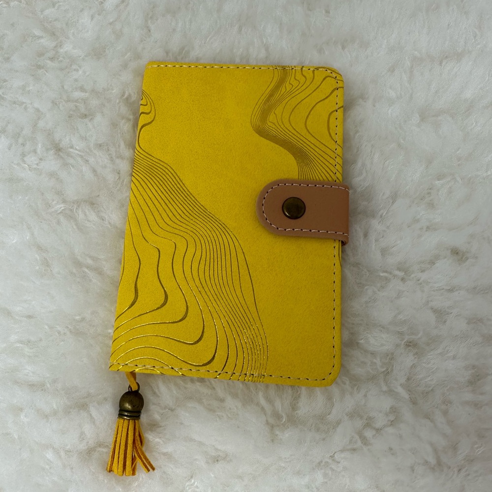 Michael Kors Gift‎ Set w/White and Yellow Stripe Wristlet - Picture 10 of 11